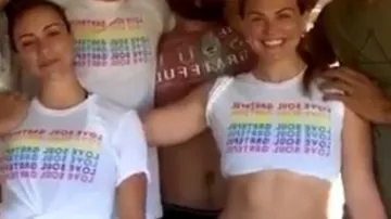 Blanc d'Imprimer des Tee porté par Hannah Brown dans La Bachelorette