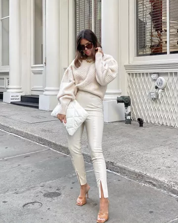 Leggings Pantalones Blanco de Tiffany Jais en la cuenta de Instagram @flauntandcenter