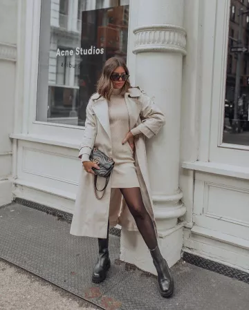 Superdown Sweater Dress de Tiffany Jais en la cuenta de Instagram @flauntandcenter