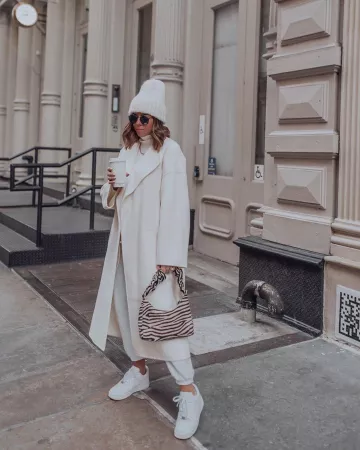 Nike Air Force de Tiffany Jais sur l'Instagram account @flauntandcenter