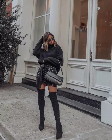 Minifalda de lentejuelas de Tiffany Jais en la cuenta de Instagram @flauntandcenter