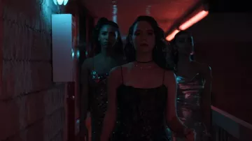 Mini vestido de lentejuelas de oro rosa usado por Addy Hanlon (Herizen Guardiola) en Dare Me (S01E04)