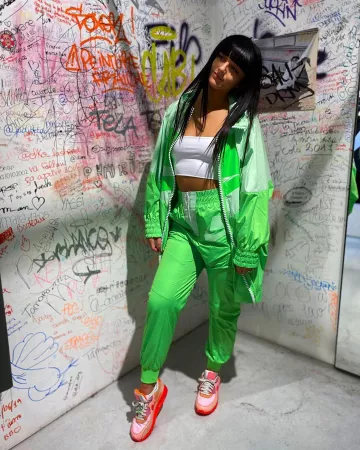Pantalones nike verde jogger usados por Lenna Vivas en su cuenta de Instagram de @lenna.vivas
