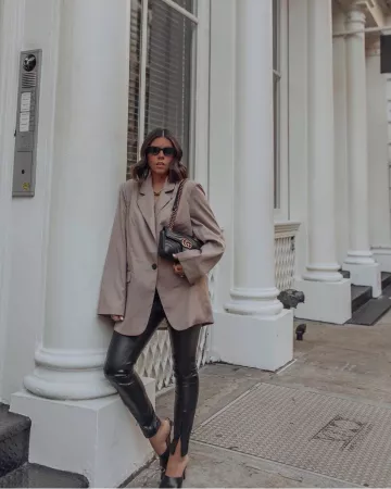 Bolso bandolera Gucci de Tiffany Jais en la cuenta de Instagram @flauntandcenter