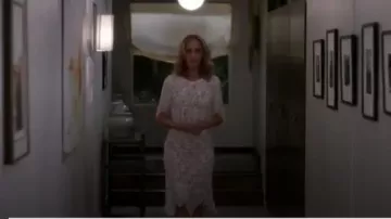 Luna Maxi Vestido usado por el Dr. Teddy Altman (Kim Raver) en Grey's Anatomy Temporada 16 Episodio 21