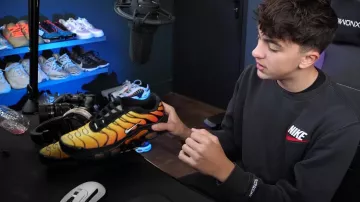El par de Nike TN naranja y amarillo con suela negra de Inoxtag en su vídeo All my Sneakers! Te muestro todos mis pares de zapatos (realmente tengo mucho ????)