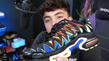 Las zapatillas Nike TN azules y naranjas de Inoxtag en el vídeo ¡Todas mis zapatillas! Te muestro todos mis pares de zapatos (realmente tengo mucho ????)