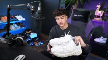 Las zapatillas blancas Yeezy de Inoxtag en su vídeo All my Sneakers! Te muestro todos mis pares de zapatos (realmente tengo mucho ????)