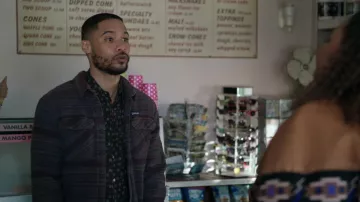 La patagonie Imprimé Bouton shirt porté par l'université de Brandon (Langston Kerman) comme on le voit dans le Bénisse Ce Gâchis (S02E17)