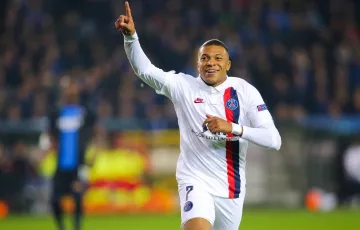 The Nike jersey third PSG 2019-2020 worn by Kylian Mbappé on his account Instagram @k. mbappe 