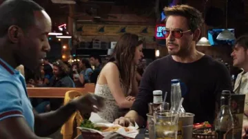 Les lunettes de soleil Matsuda de Tony Stark (Robert Downey Jr.) dans Iron Man 3