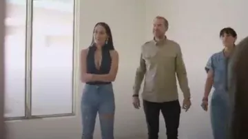 Blue Ripped Jeans usados por Nikki Bella en Total Bellas Temporada 5 Episodio 2