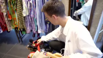 The jacket Nike SB white Seb the fries in his video We exchanged our styles... (ft Seb, Maxenss, Firefly)