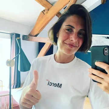 La camiseta exclusiva de Alessandra Sublet para agradecer a los cuidadores en su cuenta de Instagram @alessandra_sublet