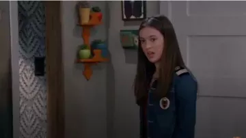 Chaqueta de mezclilla azul usada por Kate Burns (Grace Kaufman) en Man with a Plan Temporada 4 Episodio 3