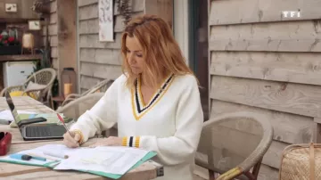 The V neck sweater from Chloe (Ingrid Chauvin) in Tomorrow belongs to us