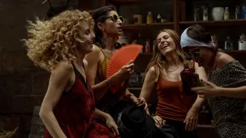 The yellow tank top satin ruched Nairobi (Alba Flores) in The casa de papel Part 4