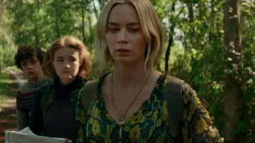 The dress to the flowers to Evelyn Abbott (Emily Blunt) in Without a sound 2