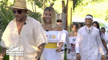 The shirt oversize beige Julien Tanti in the program, The people of Marseille in the Caribbean