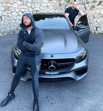 La sudadera con capucha Nike FC T90 que lleva Lacrim en su cuenta de Instagram @officielacrim