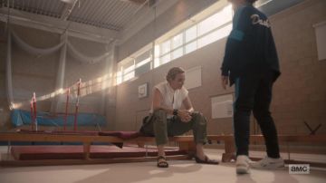 Reebok Royal Glide RPL Clip sneakers en blanc porté par Dasha (Harriet Walter) comme on le voit dans le Meurtre de Veille (S03E01)