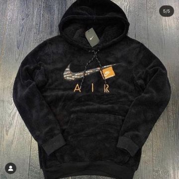 The sweatshirt hoody Nike Air black on the account Instagram of @ZmTrend