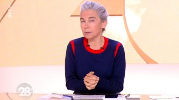 El suéter azul marino de Elisabeth Quin en 28 minutos