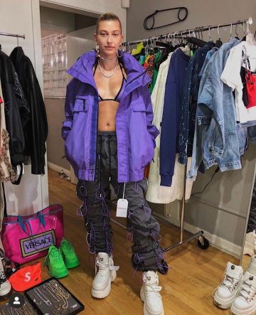 Nu Loup Scandale des Baskets portées par Hailey Baldwin Maeve Reilly's Instagram le 10 avril 2020