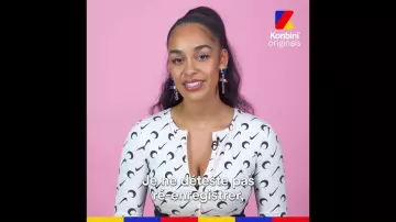 Le top motif Nike x Marine Serre de Jorja Smith dans la vidéo J'ai travaillé 2 ans pour Starbucks et je faisais très mal le café