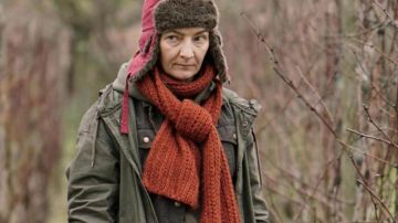 Parka caqui del capitán Marleau (Corinne Masiero) en la serie del capitán Marleau (S04E04)