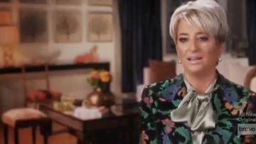 Blazer de estampado floral usado por (Dorinda Medley) en The Real Housewives of New York City Temporada 12 Episodio 2