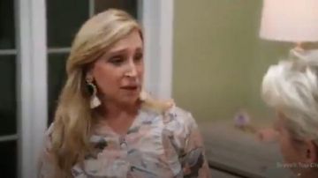 Pendientes de borla con cuentas usados por Sonja Morgan en The Real Housewives of New York City Temporada 12 Episodio 2