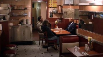 Straight Leg Skinny Jeans usados por Cara Bloom (Violett Beane) en God Friended Me Temporada 2 Episodio 19
