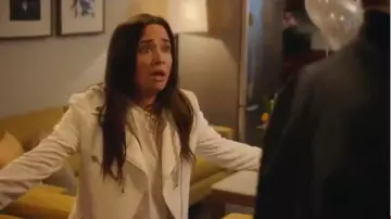 White Tee worn by Sam Fox (Pamela Adlon) in Better Things Season 4 Episode 6
