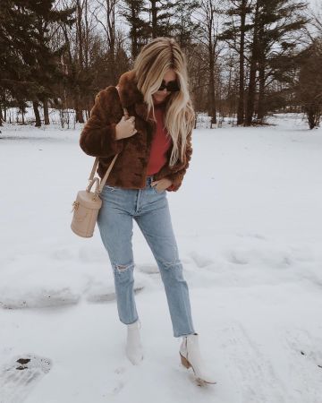Mena Fur Coat de Halley Elefante en la cuenta de Instagram @thesaltyblonde