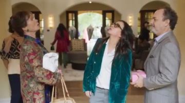 Helek Cov­ered But­ton Silk Shirt worn by Sam Fox (Pamela Adlon) in Better Things Season 4 Episode 7