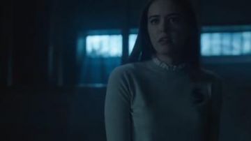 Grey Lace Col­lar Sweater worn by Josie Saltzman (Kaylee Bryant) in Legacies Season 2 Episode 14