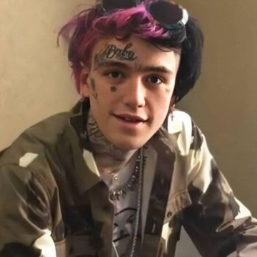 Chaqueta de camuflaje usada por Lil Peep en la cuenta de Instagram de @lilpeepprada