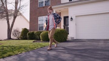 Les mocassins marrons de Tyler Joseph dans le clip Level of Concern des Twenty one pilots