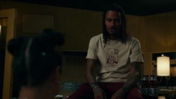 Camiseta tranquila usada por GaTa como se ve en DAVE (Temporada 1 Episodio 7)