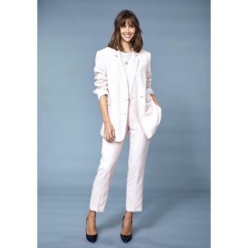 Los pantalones rosas de Ophélie Meunier en su cuenta de Instagram @opheliemeunier