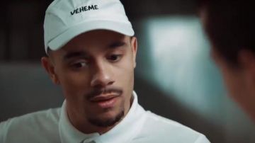 La casquette Veheme portée par Mister V dans sa vidéo LA PURÉE avec Ludovik 