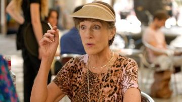 Le top léopard de Dasha (Harriet Walter) dans Killing Eve (S03E02)
