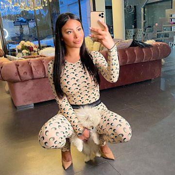 The Legging Iconic Beige by Marine Emissions of Maeva on his account Instagram @maevaa.ghennam