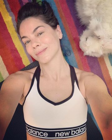 New Balance Running Pace 2.0 bra worn by Michelle Monaghan on her Instagram account @michellemonaghan