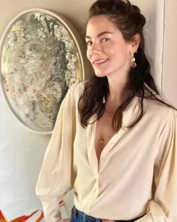 Doen Écarlate Haut porté par Michelle Monaghan sur son Instagram account @michellemonaghan