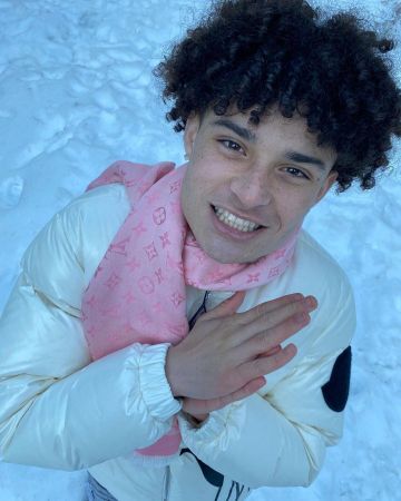 The Moncler jackets worn by Bankrol Hayden on his account Instagram @bankrolhayden