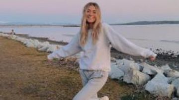 Sudadera gris usada por Mykenna Dorn en The Bachelor
