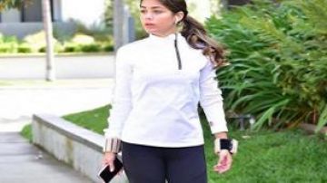 Cravate noire Leggins porté par Hannah Ann Sluss dans Le programme de Baccalauréat