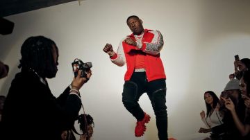 Gucci Oversize Technique Jersey Veste portée par Blac Youngsta dans 123 de la musique de la vidéo par Moneybagg Yo feat. Blac Youngsta